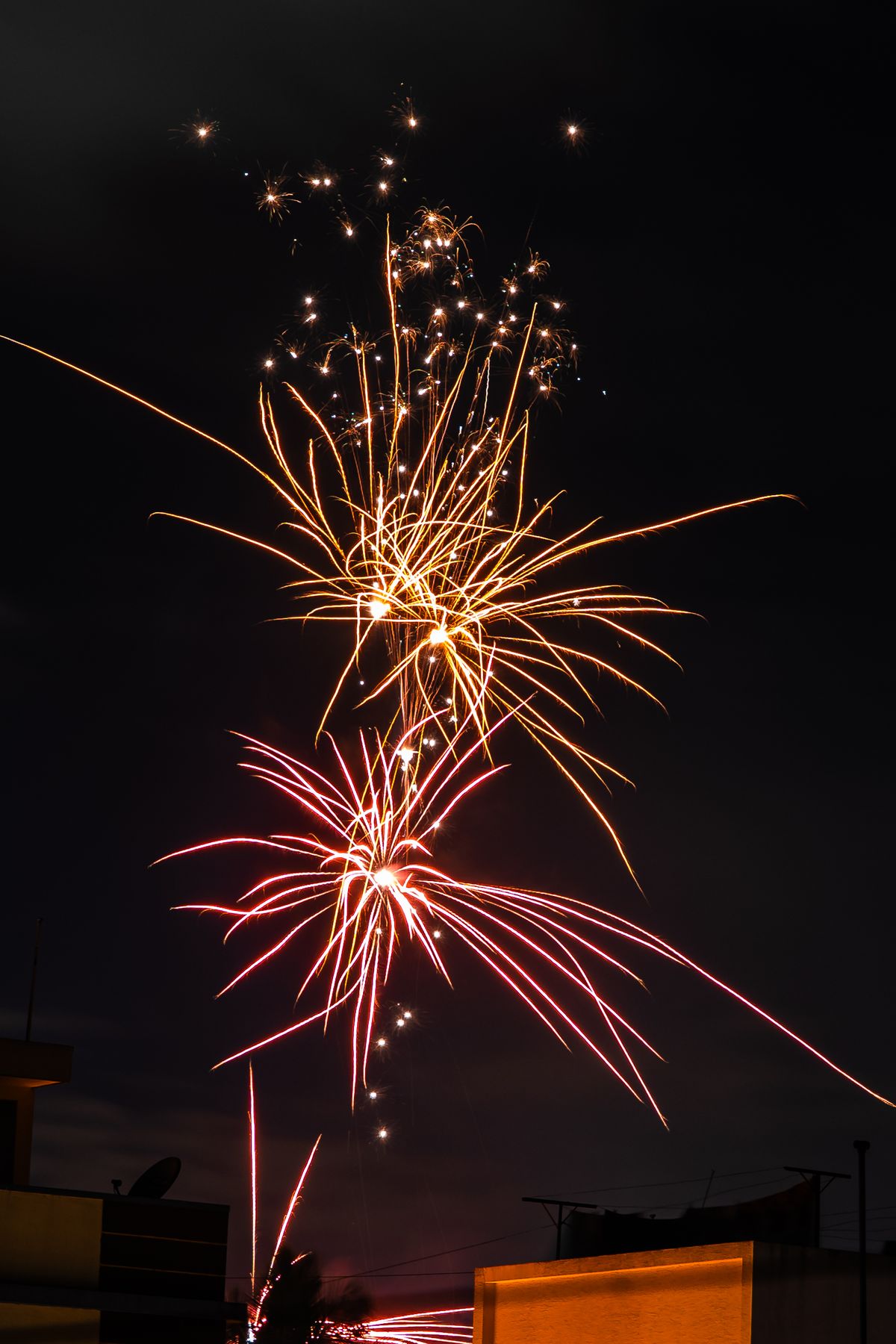 Bright fireworks lighting up the night sky — Photo from Pexels
